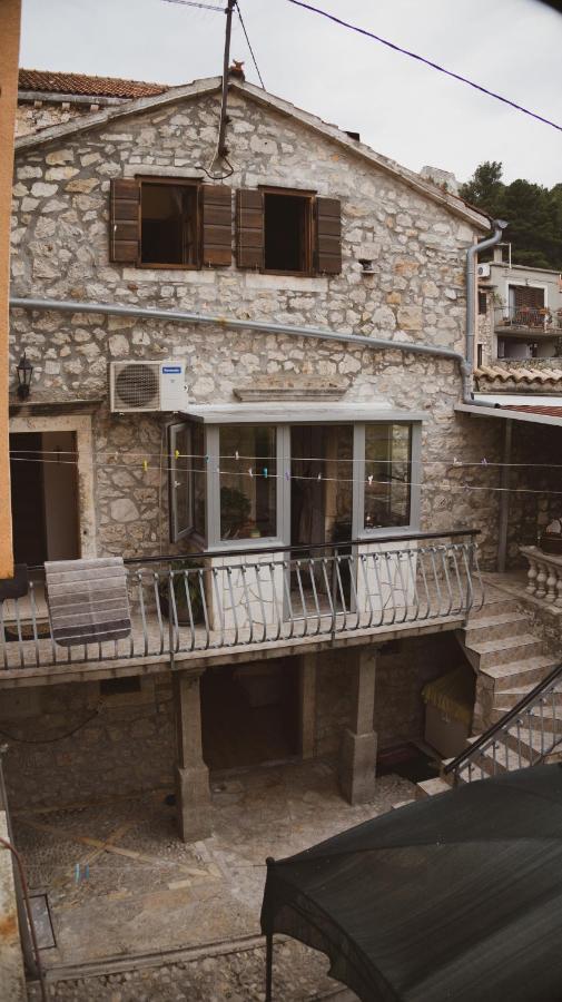 Ferienwohnung Scardona Rustica, Bed & Breakfast With Jacuzzi, Bbq And Free Parking In Skradin, Krka Exterior foto